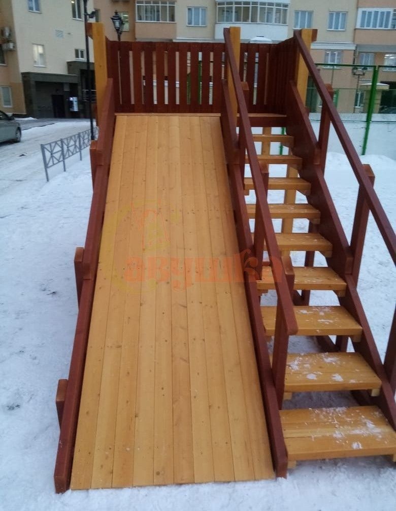 Зимняя деревянная игровая горка Савушка Зима-3