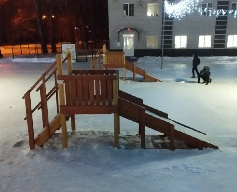 Зимняя деревянная игровая горка Савушка Зима 1