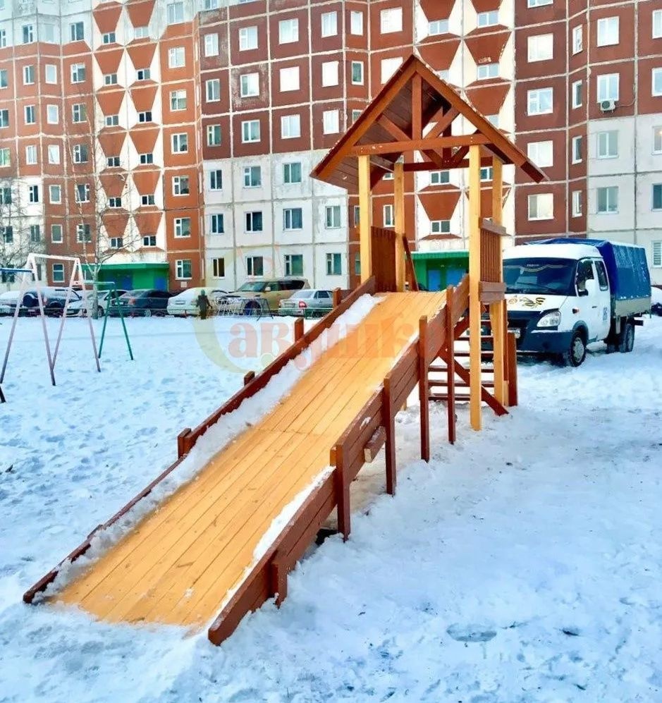 Зимняя деревянная игровая горка Савушка Зима-5