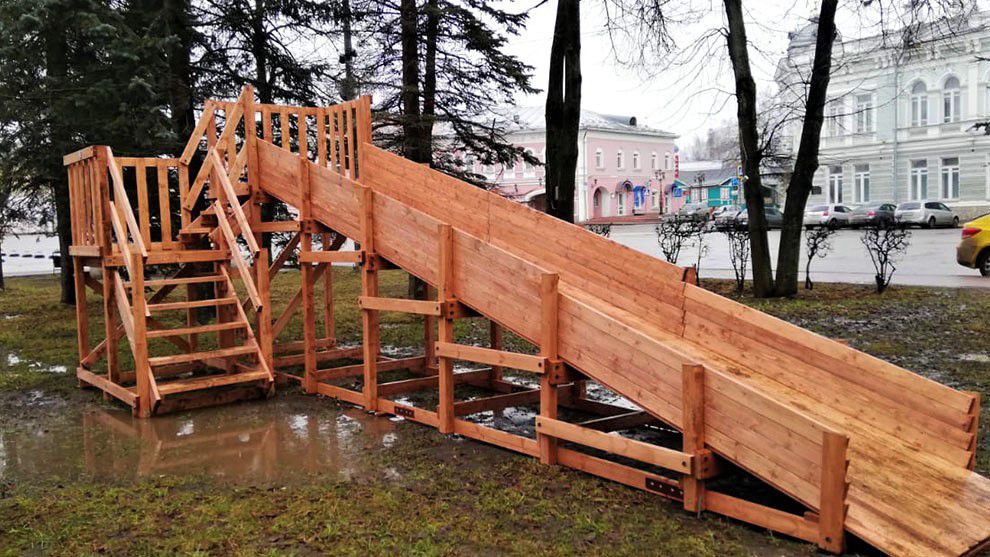 Зимняя Деревянная горка MoyDvor SWAN-2 для тюбинга