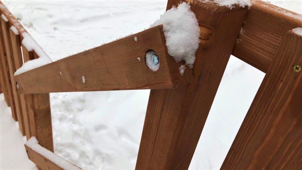 Зимняя Деревянная горка MoyDvor SWAN-2 для тюбинга