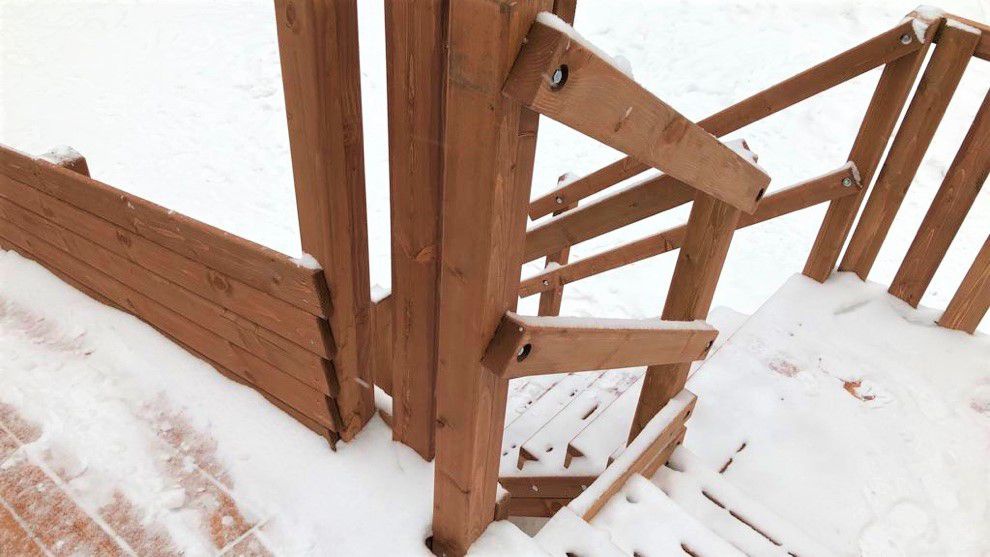 Зимняя Деревянная горка MoyDvor SWAN-2 для тюбинга