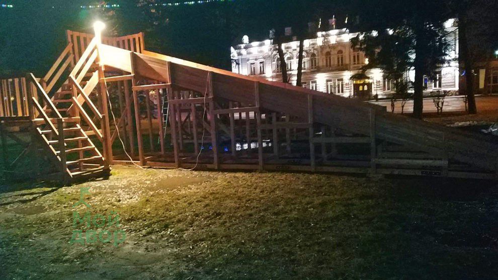 Зимняя Деревянная горка MoyDvor SWAN-3