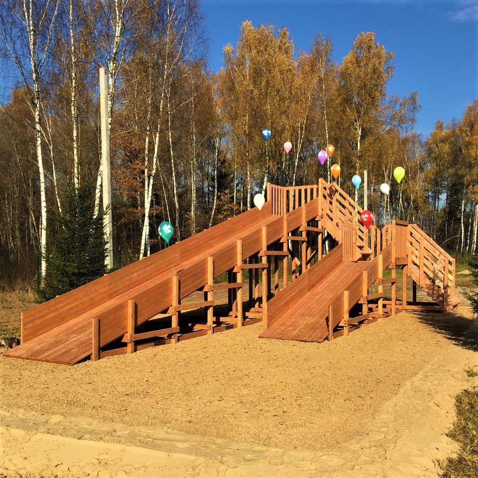 Зимняя Деревянная горка MoyDvor SWAN-4 с двумя спусками