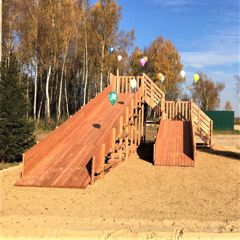 Зимняя Деревянная горка MoyDvor SWAN-4 с двумя спусками