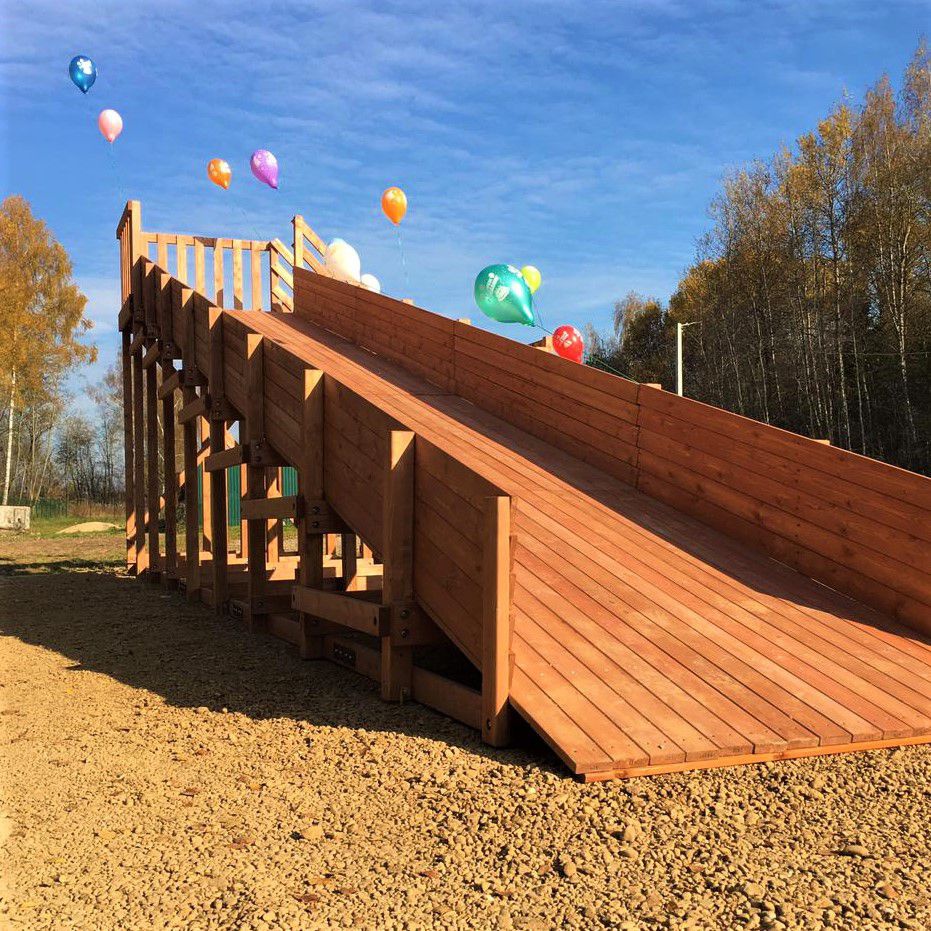 Зимняя Деревянная горка MoyDvor SWAN-4 с двумя спусками